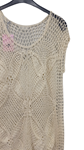 Vestido a ganchillo, en red y flores, color crudo 