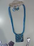 Conjunto de collar y pendientes, de inspiración gaudiana con efecto "trencadis"