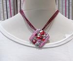 Juego de pendientes y collar, colgante romboidal, pedrería