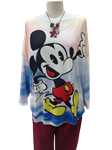 Camisetas Mickey sobre fondo rosa y azul