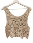 Camiseta Corta de tirantes con rosetones hechos en croché