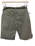 Pantalon corto con bolsillos y cinturon