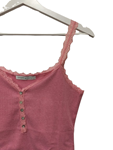 Camiseta lencera de tirantes con puntilla