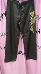 Pantalones de raso brillantes, negros con detalle de flores