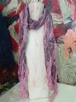Pashmina estampada con geometrias ondulantes, y arrugado ondulante