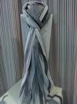 Pashmina de rayas suavizadas en tres tonos, gama blanco y negro