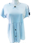 Blusa y camiseta, con botones al final. Colores lisos