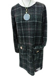 Vestido casual, de cuadros, con bolsillo. Cuello redondo