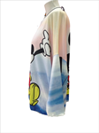 Camisetas Mickey sobre fondo rosa y azul