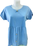 Blusa y camiseta, con botones al final. Colores lisos