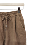 Short liso con bolsillos