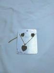 Conjunto de collar con corazón colgante, y pendientes a juego
