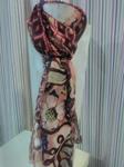 Pashmina estampada, con flores, en tonos rosados y marrones