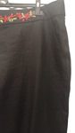 Pantalon negro con bordado