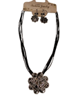 Juego de gargantilla y pendientes, flor colgante inspiración trencadís, negro y gris, plateado.