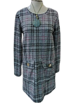 Vestido casual, de cuadros, con bolsillo. Cuello redondo