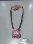 Conjunto de collar y pendientes, de inspiración gaudiana con efecto "trencadis"