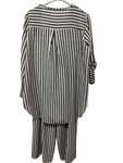 Blusa y pantalon a rayas en talla grande