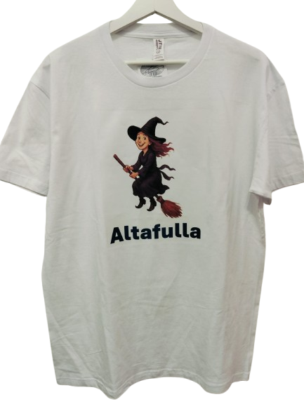 Camiseta exclusiva de Bruja con escoba. Altafulla