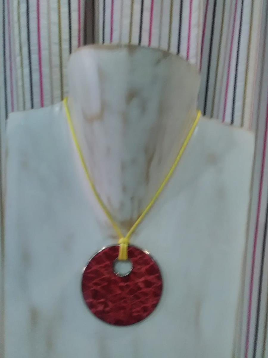 Colgante rojo en circunferencia roja, doble