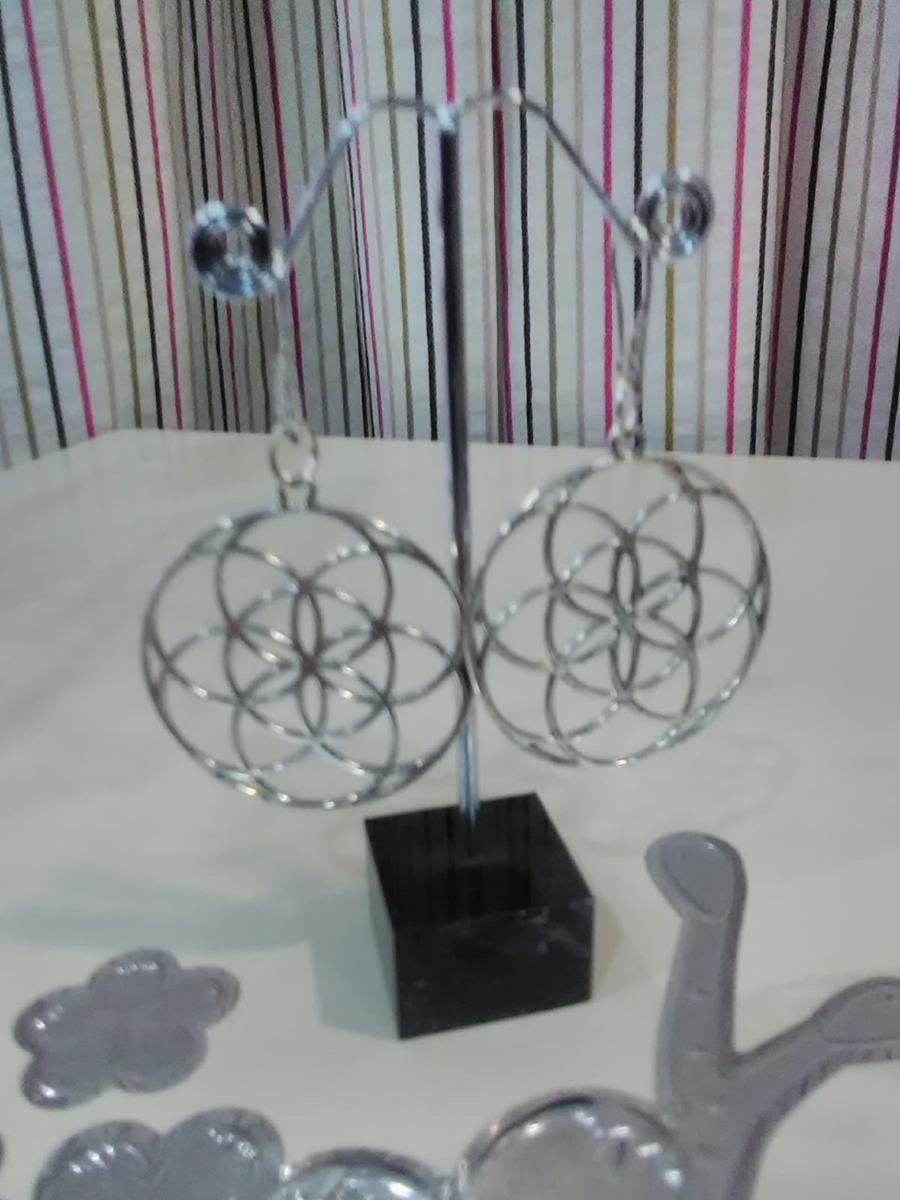 Pendientes metal plateado, estrella en circulo