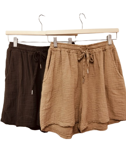 Short liso con bolsillos