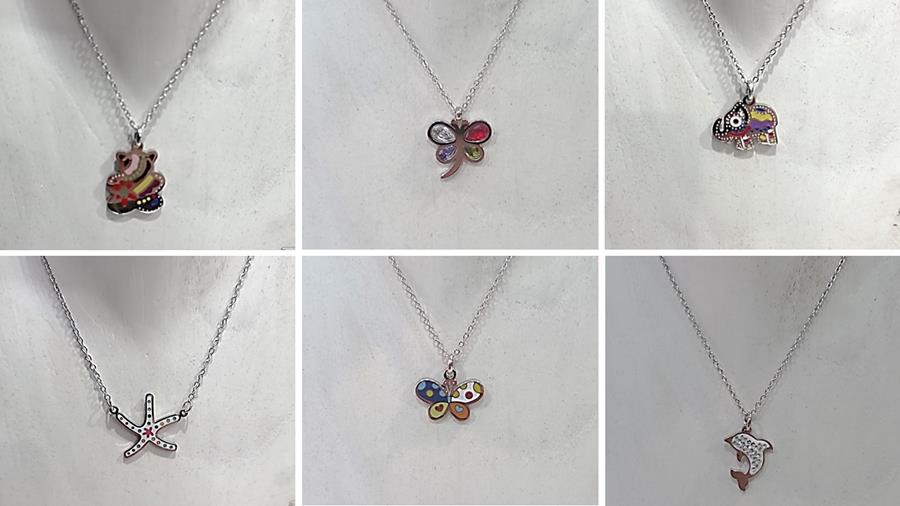Collar de acero, con colgante esmaltado y/o con piedrecitas