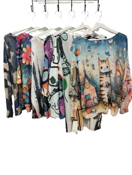 Jersey manga larga tipo murciélago estampado con dibujos
