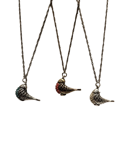 Collar con original colgante de un ave, plateado, con brillantes en el pecho