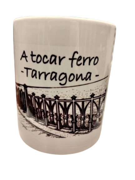 Taza recuerdo de Tarragona. "A tocar ferro".