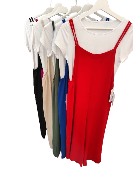 Pantalón mujer de peto para el verano con camiseta 