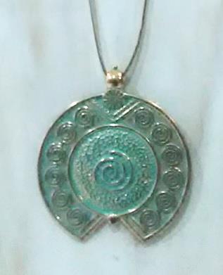 Colgante moneda con grecas ranurada "Antigüedad"
