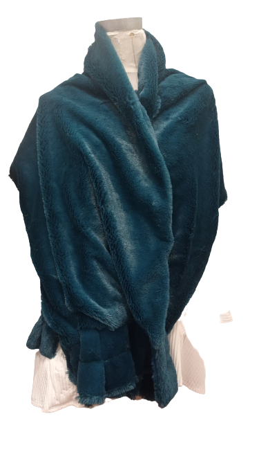 Elegante y comodo echarpe de color azul turquesa.
