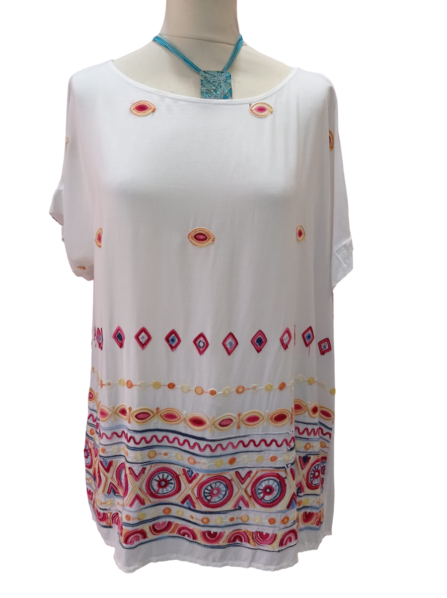 Blusa "Criolla" blanca, con bordados de inspiración étnica