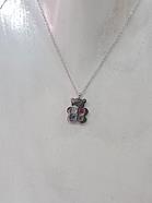 Osito de acero colgando con piedrecitas y cadena | 108391 | Ropa y complementos para todas, tallas grandes, moda casual, elegante y cómoda.