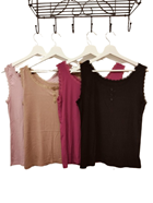 Camiseta de tirantes ancho de encaje con detalle de botones | 25-2-058-49-878 | Ropa y complementos para todas, tallas grandes, moda casual, elegante y cómoda.