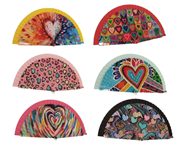 Abanico de madera con dibujos de corazones | 20-24-008-69-990 | Ropa y complementos para todas, tallas grandes, moda casual, elegante y cómoda.