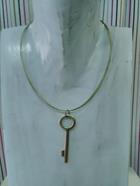 Gargantilla "Llave dorada" | 008047 | Ropa y complementos para todas, tallas grandes, moda casual, elegante y cómoda.