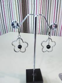 Pendientes "Silueta flor" | 008290 | Ropa y complementos para todas, tallas grandes, moda casual, elegante y cómoda.