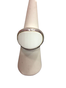Anillo con piedra oval de Cuarzo Blanco engarzada en Plata | 00-33P-004-10-4090 | Ropa y complementos para todas, tallas grandes, moda casual, elegante y cómoda.