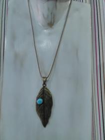 Collar "Hoja con piedra" | 108189 | Ropa y complementos para todas, tallas grandes, moda casual, elegante y cómoda.