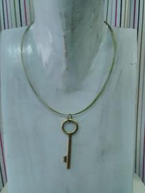 Gargantilla "Llave dorada" | 008047 | Ropa y complementos para todas, tallas grandes, moda casual, elegante y cómoda.