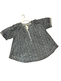 Blusa de manga corta abotanada tie dye | 83-3-090-82-2490 | Ropa y complementos para todas, tallas grandes, moda casual, elegante y cómoda.