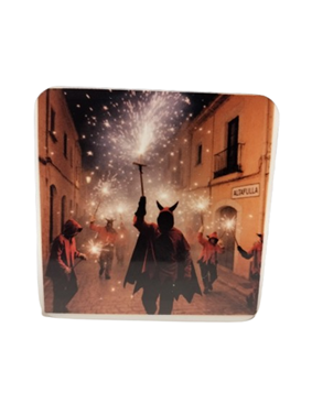 Iman souvenir de Altafulla. Correfocs recorriendo sus calles | 443-86-005-87-1414 | Ropa y complementos para todas, tallas grandes, moda casual, elegante y cómoda.