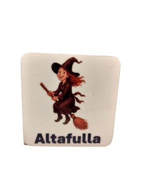 Iman Recuerdo de Altafulla. Con dibujo a color de Brujita sonriente en su escoba | 443-86-002-87-1414 | Ropa y complementos para todas, tallas grandes, moda casual, elegante y cómoda.